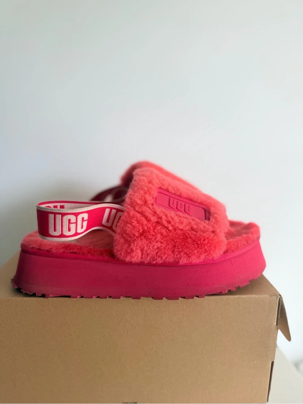 UGG Disco  Cozy Fuzz Platform Slide Women’s size 9